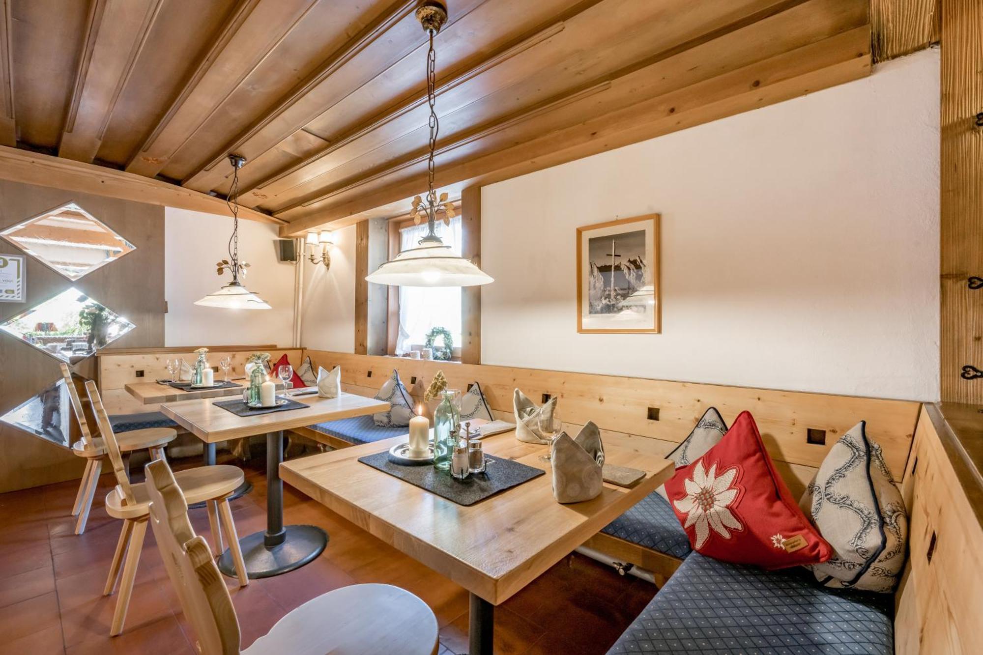 Inntaler Hof Seefeld in Tirol Bagian luar foto