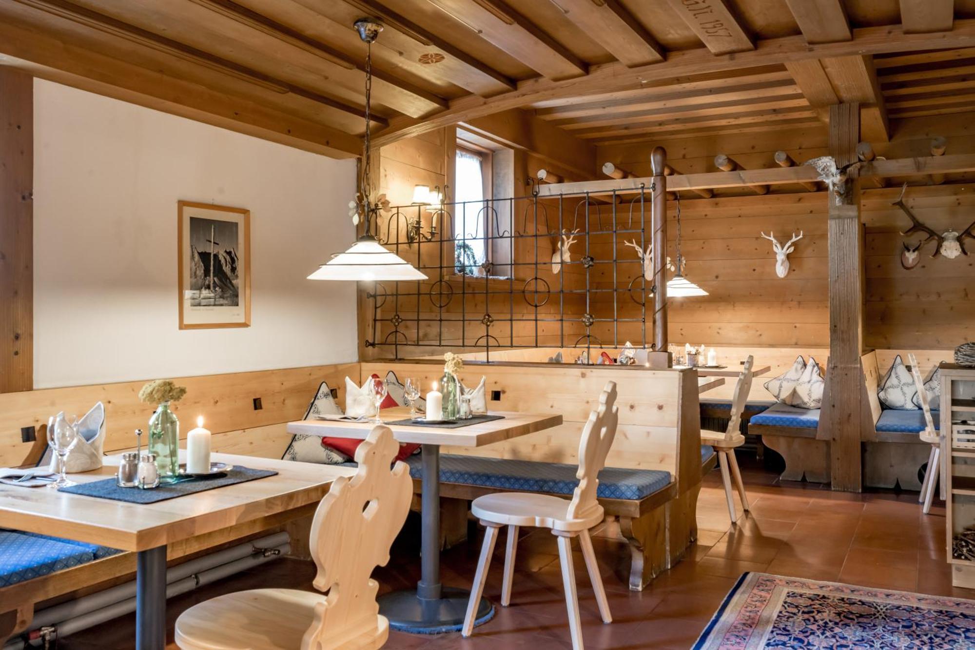 Inntaler Hof Seefeld in Tirol Bagian luar foto