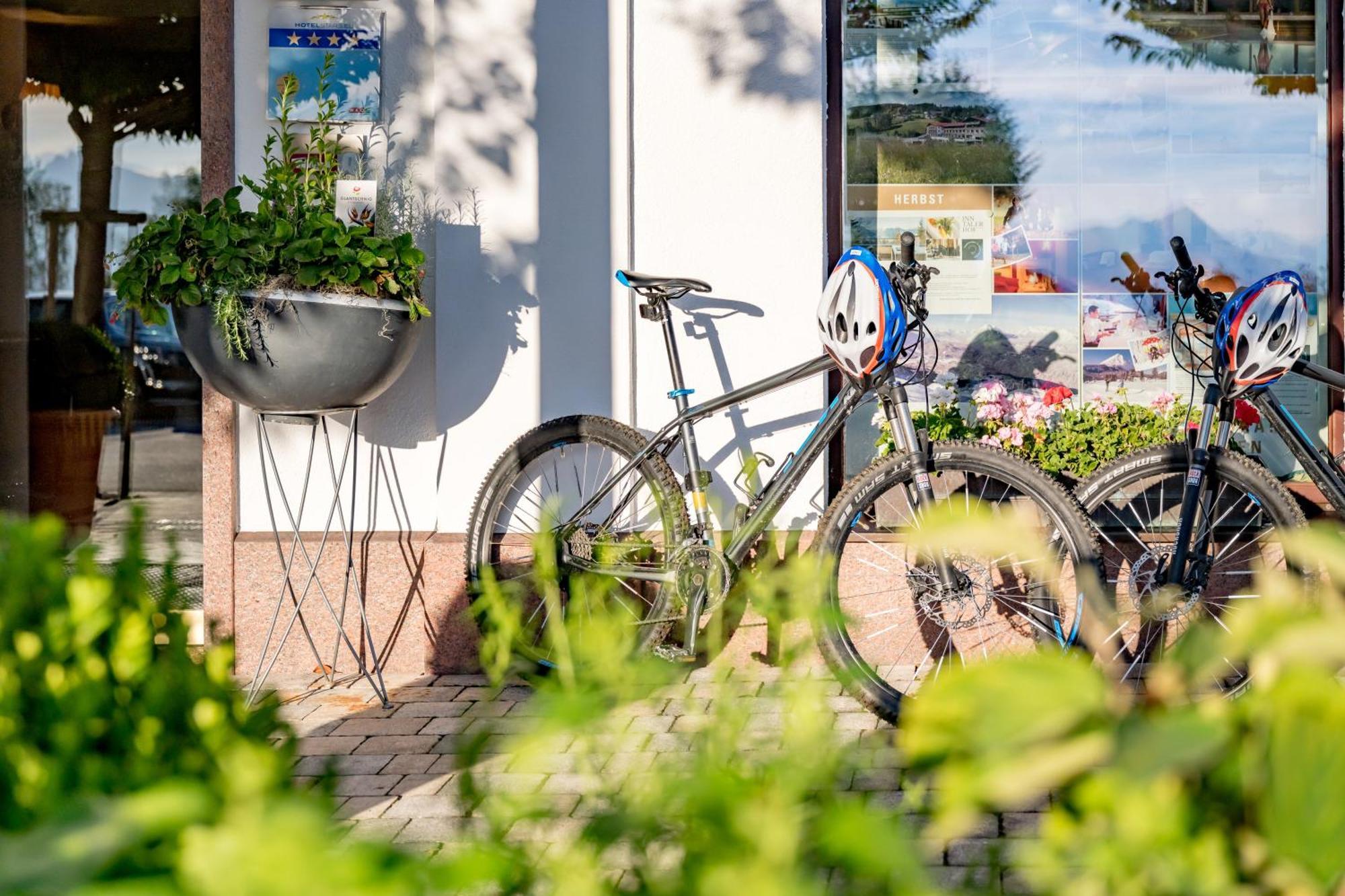 Inntaler Hof Seefeld in Tirol Bagian luar foto